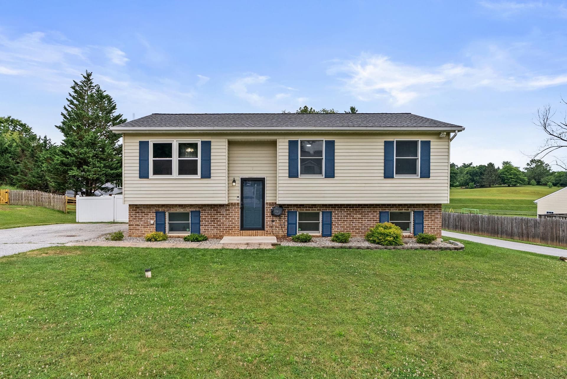 2908 Michelle Road, Manchester