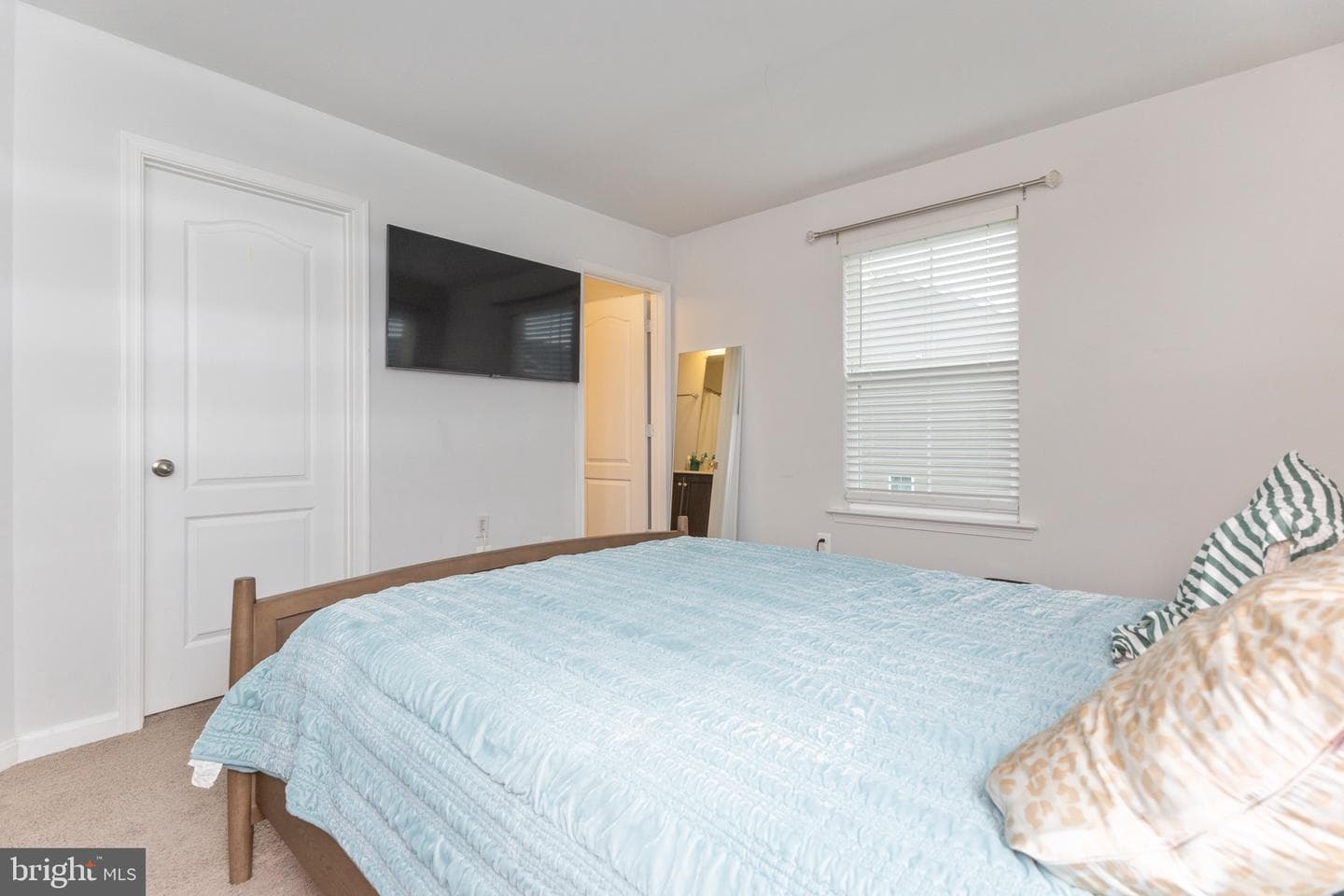 300 Carbine Street photo 16