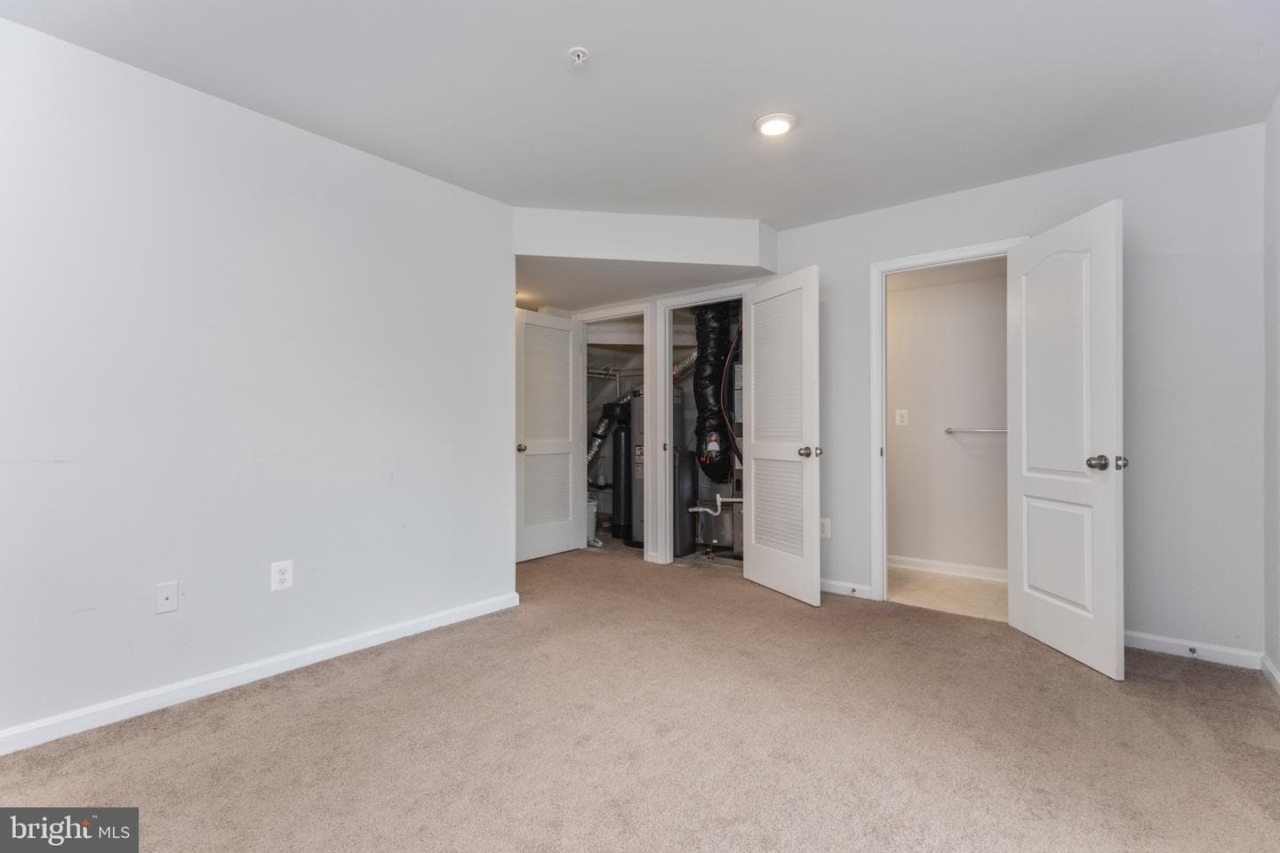 300 Carbine Street photo 26