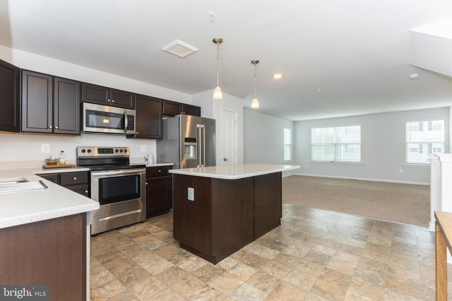 300 Carbine Street photo 4