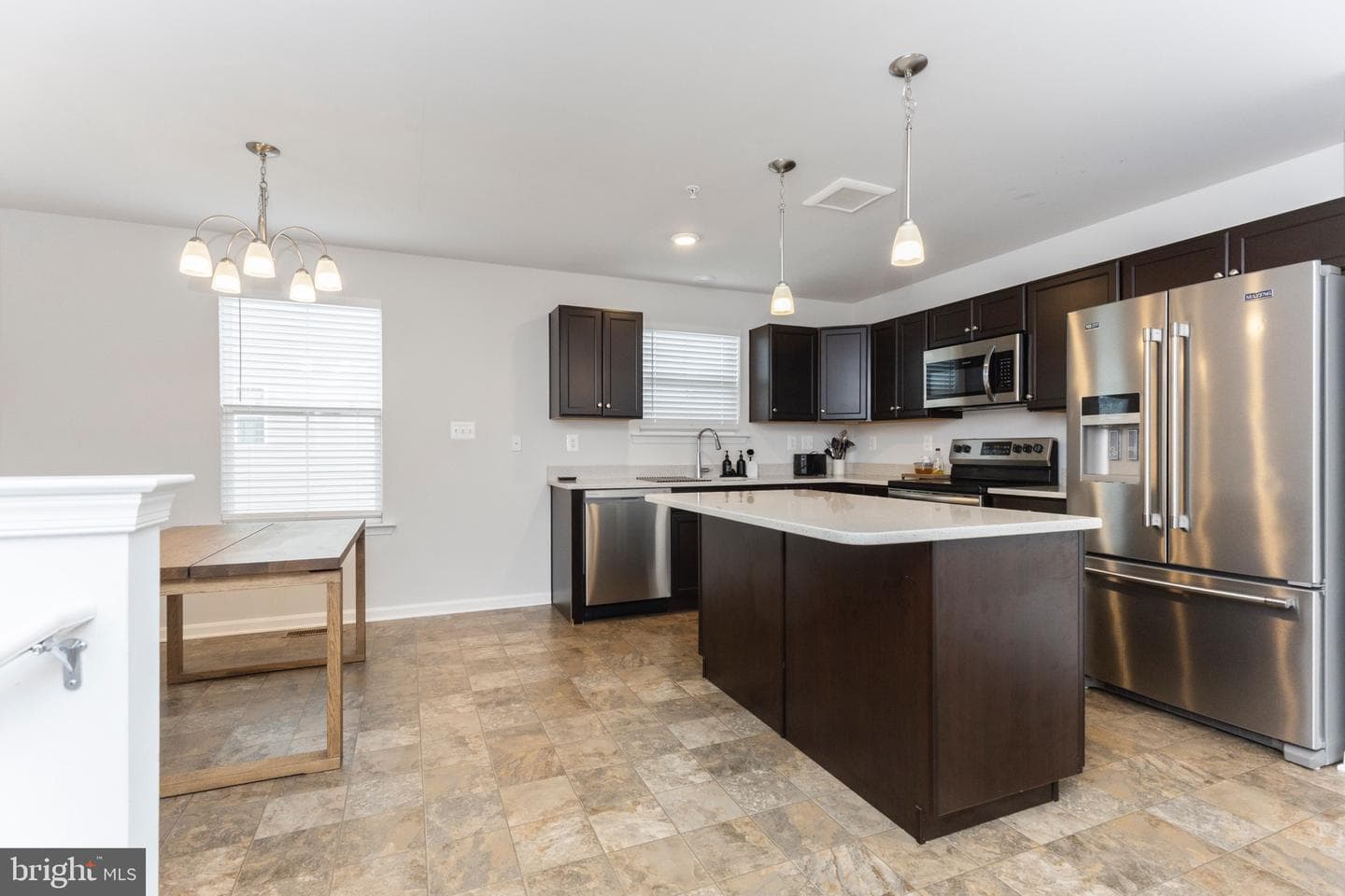300 Carbine Street photo 7