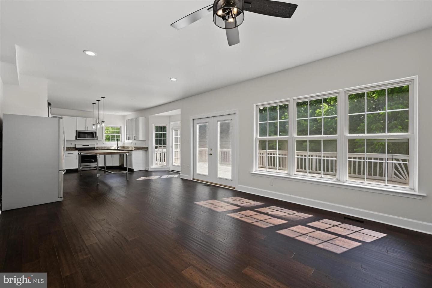 812 Caren Drive photo 10