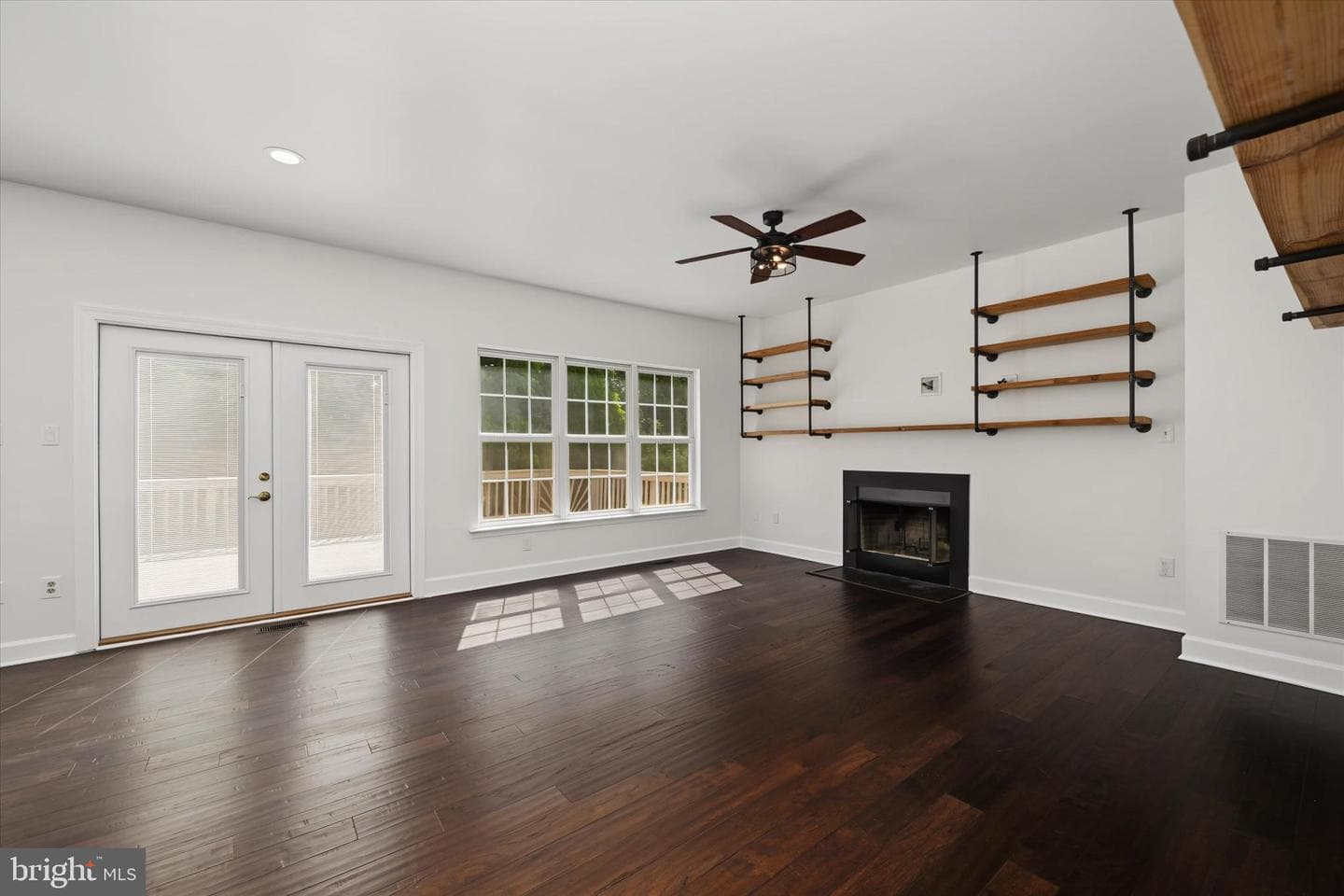 812 Caren Drive photo 8