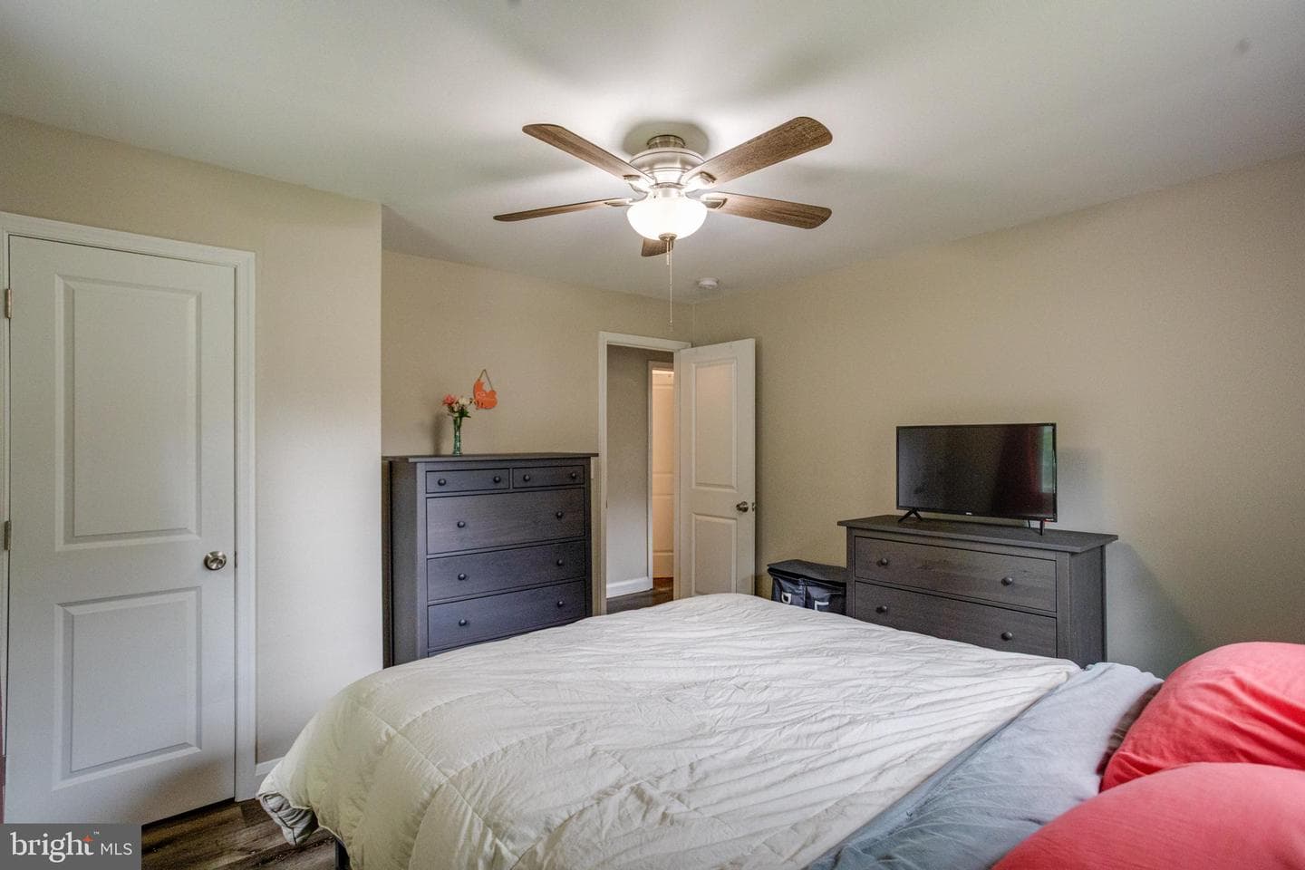 2552 Arthur Avenue photo 26
