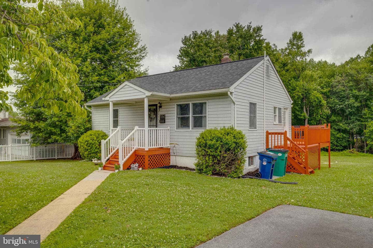 2552 Arthur Avenue photo 3