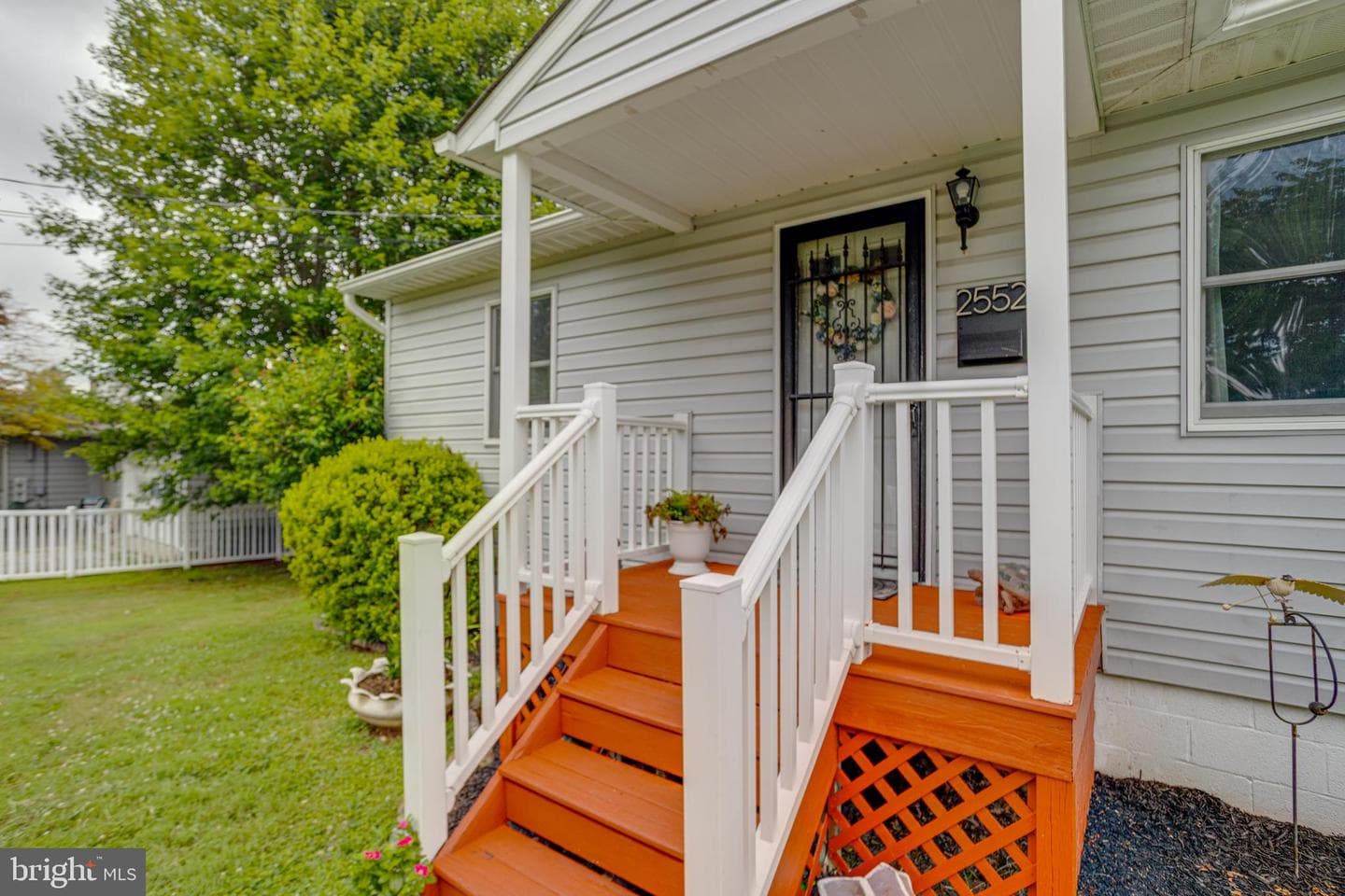 2552 Arthur Avenue photo 4