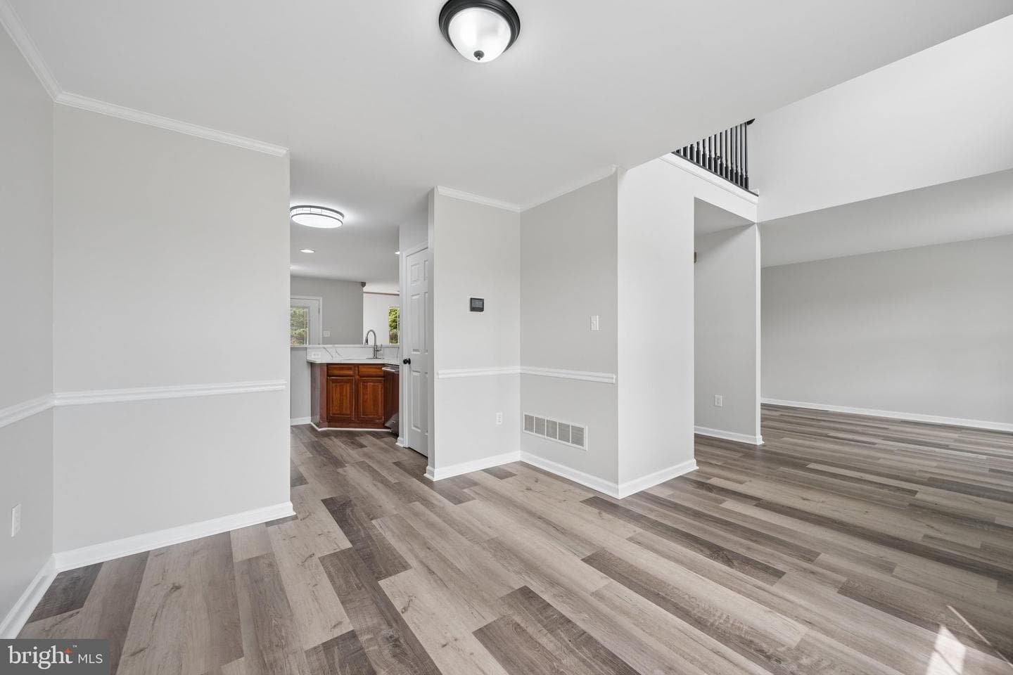 207 Bentley Street photo 12