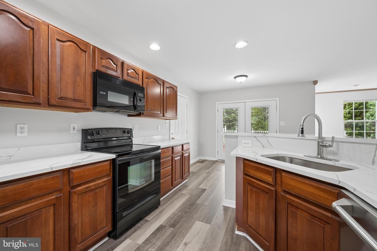 207 Bentley Street photo 16