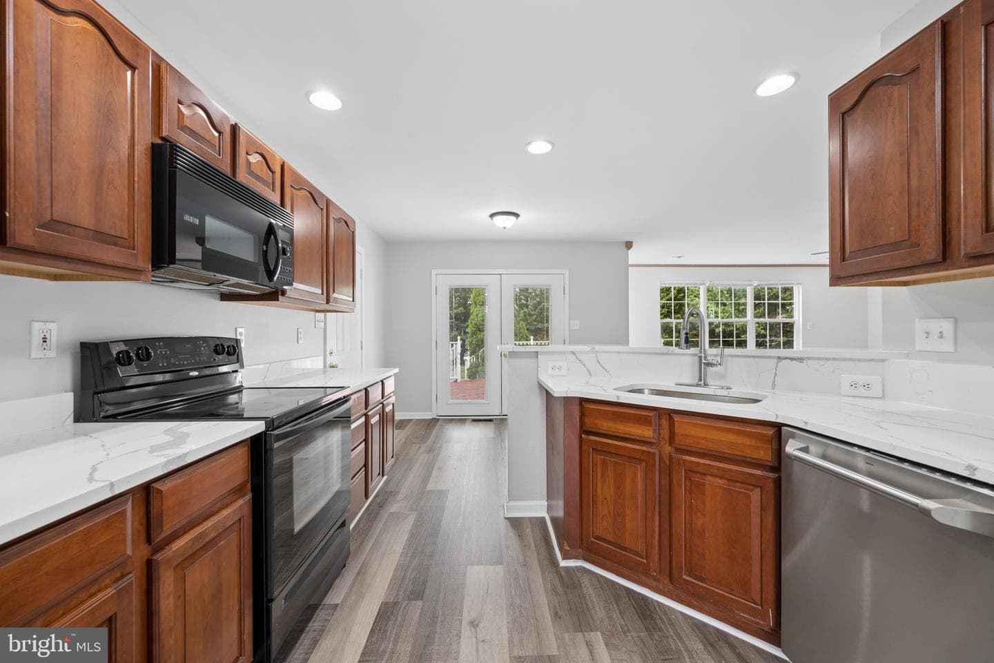 207 Bentley Street photo 17