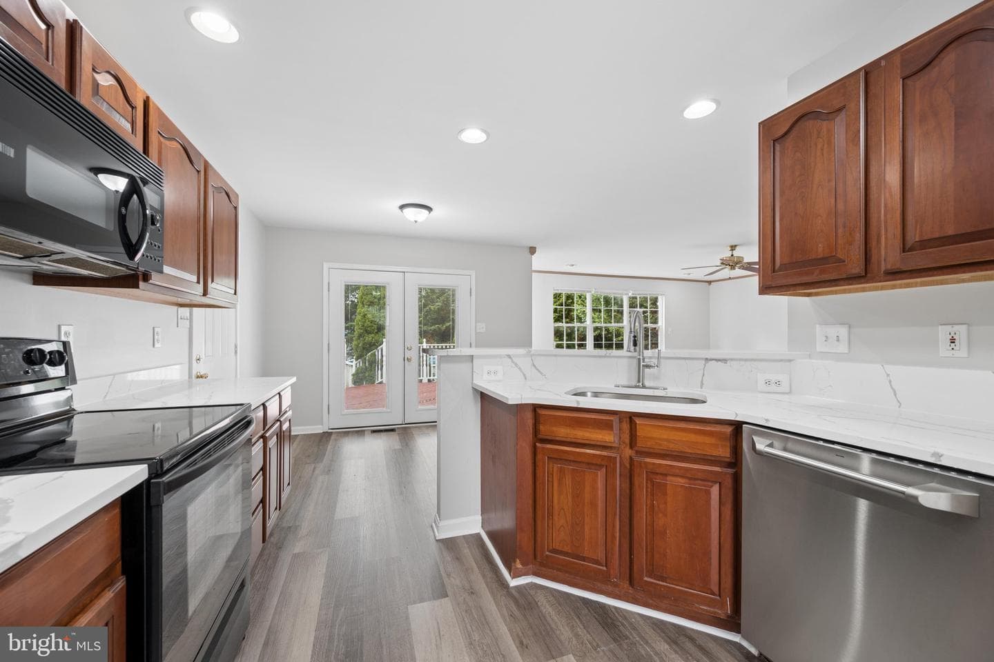 207 Bentley Street photo 18