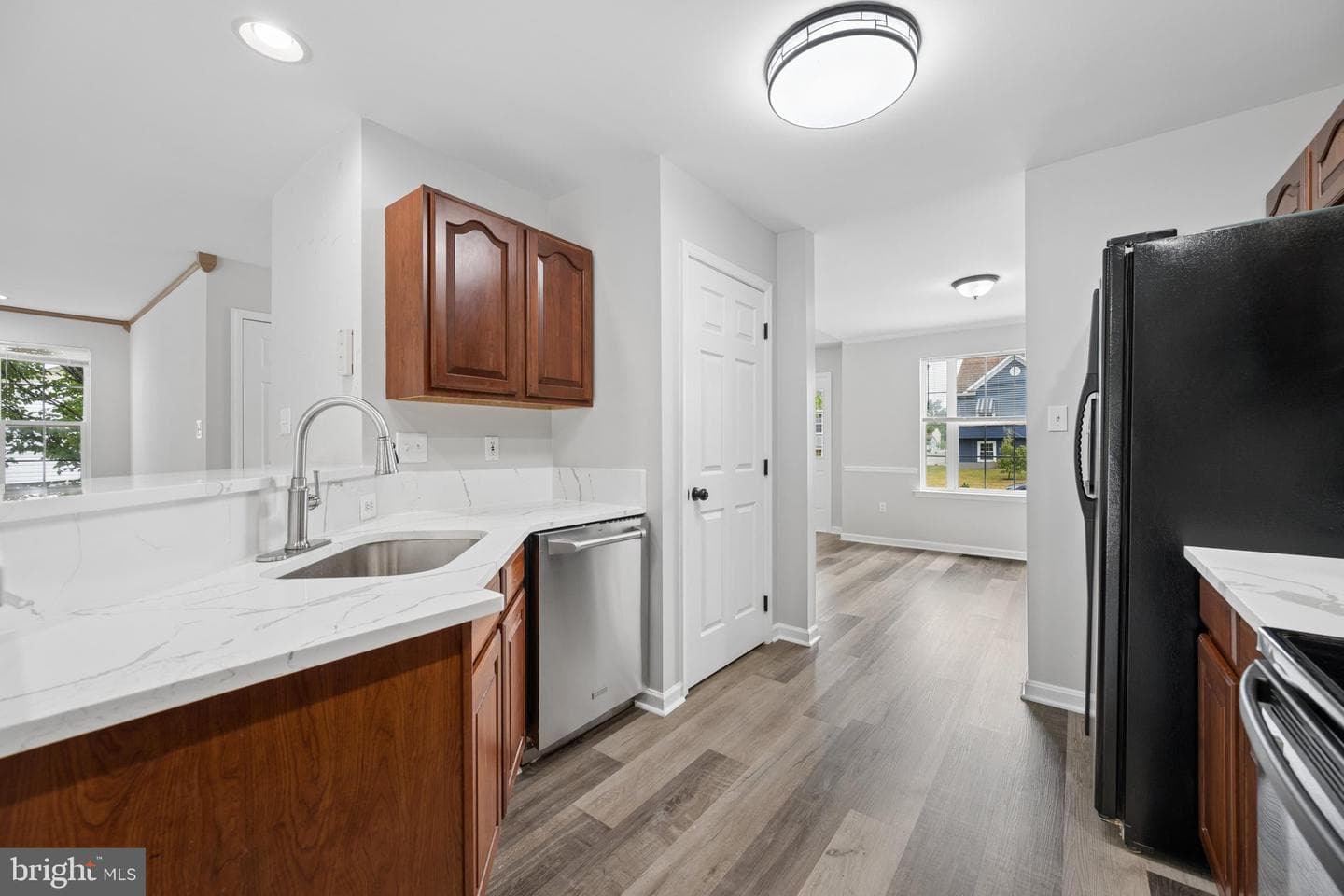 207 Bentley Street photo 19