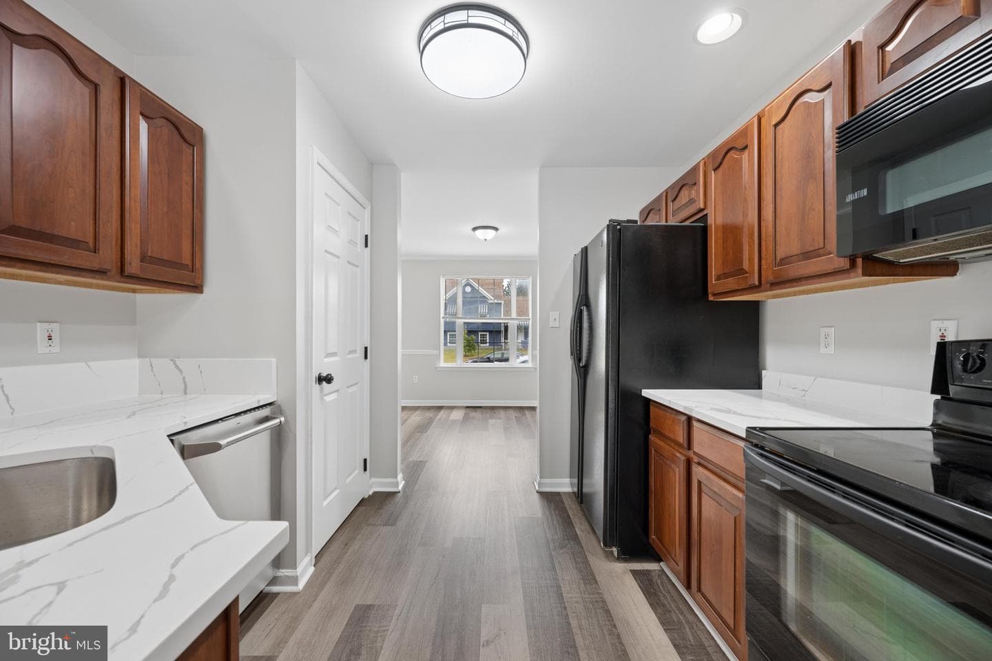 207 Bentley Street photo 20