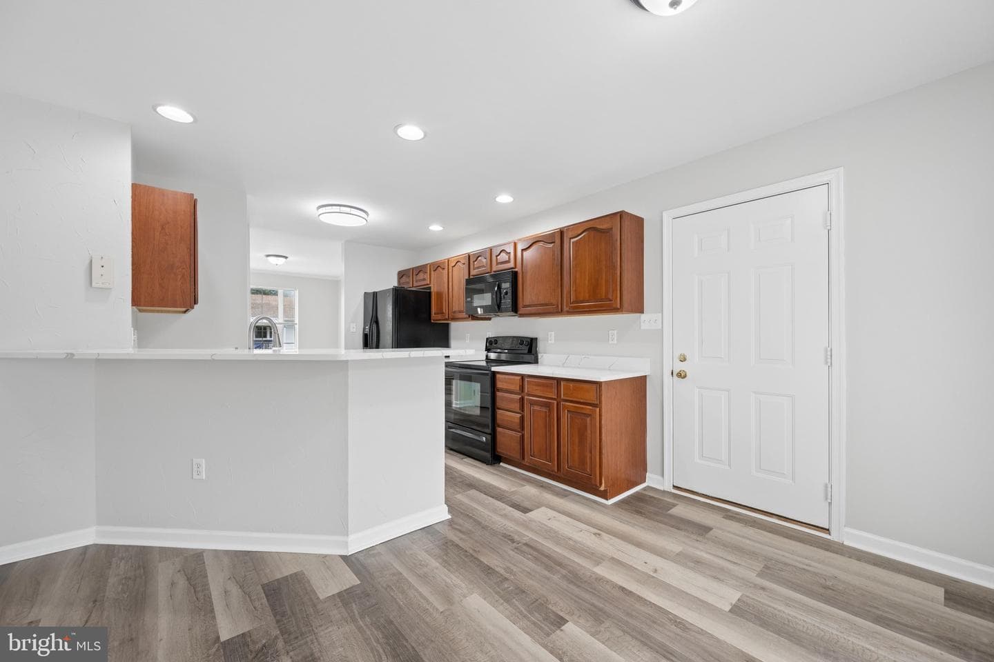 207 Bentley Street photo 25