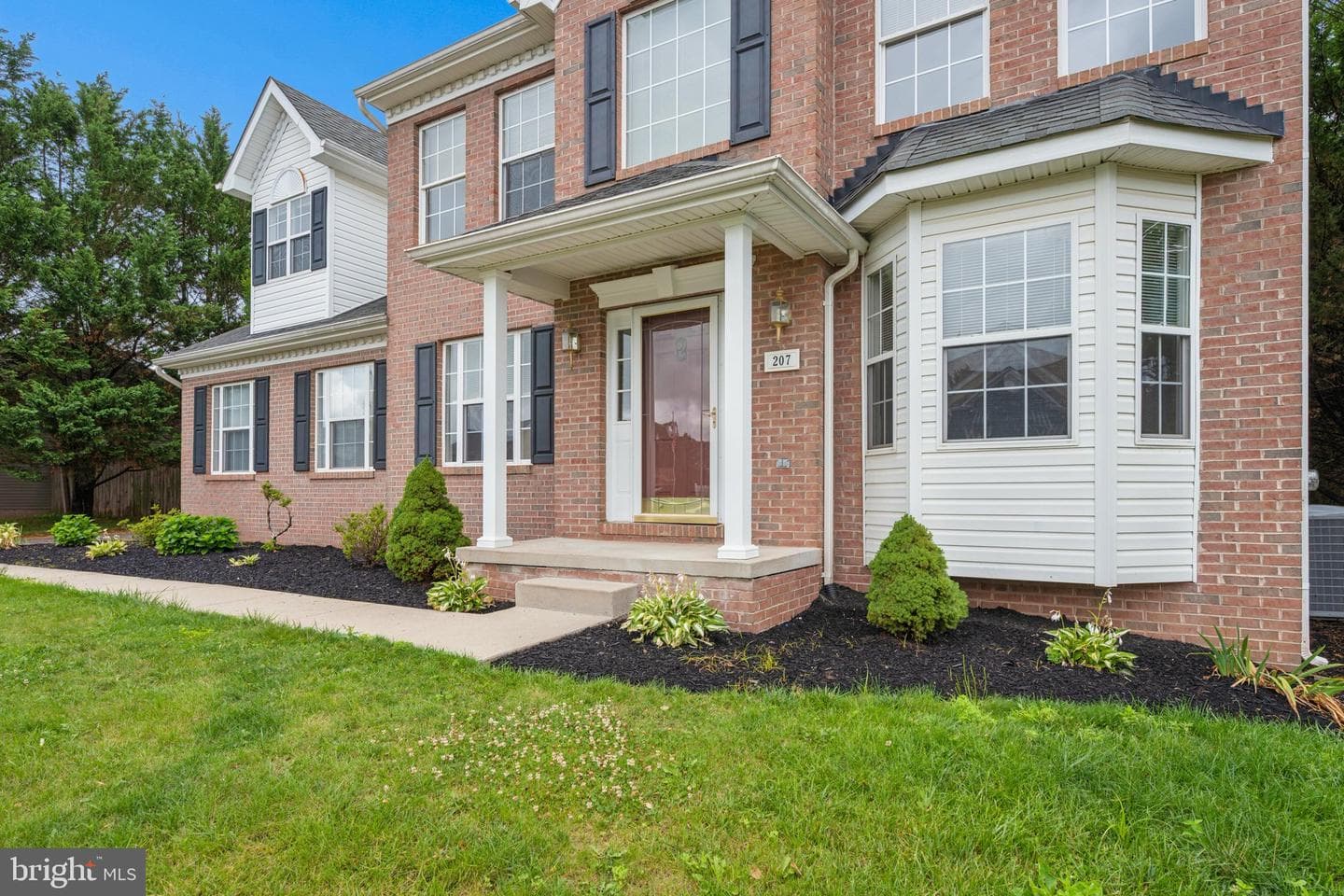 207 Bentley Street photo 3