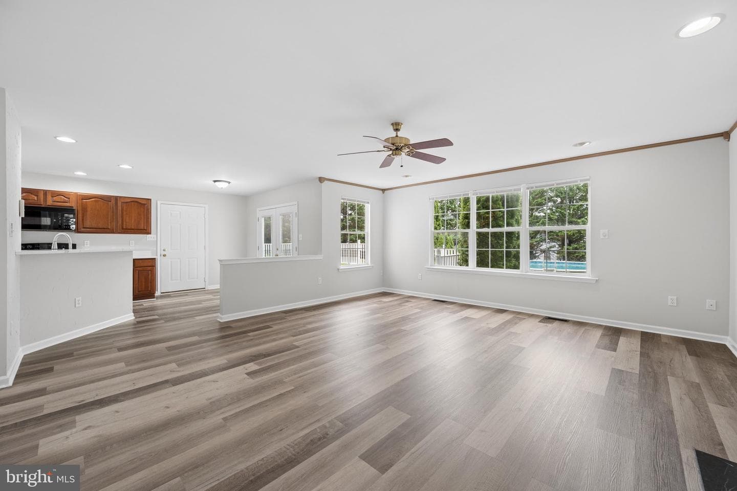 207 Bentley Street photo 30