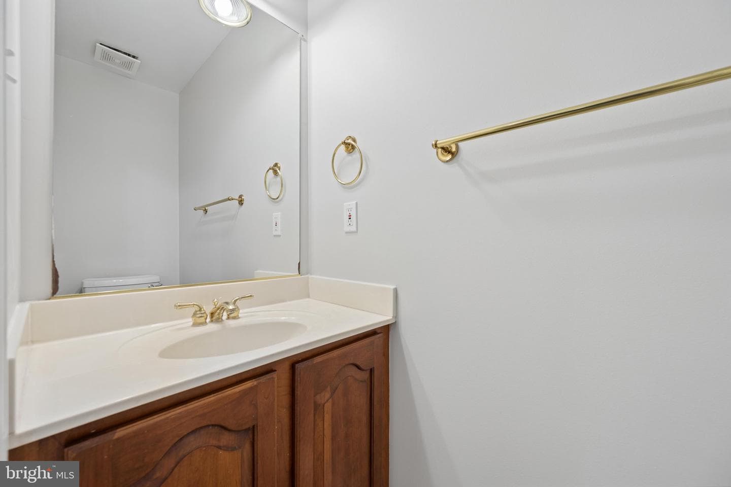 207 Bentley Street photo 31
