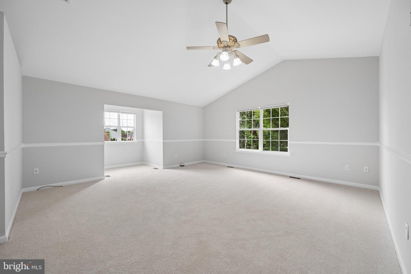 207 Bentley Street photo 38