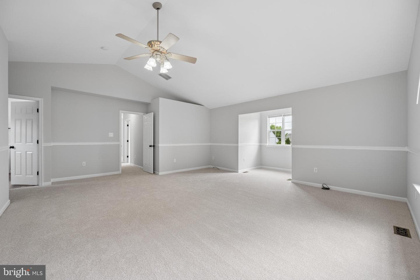 207 Bentley Street photo 39