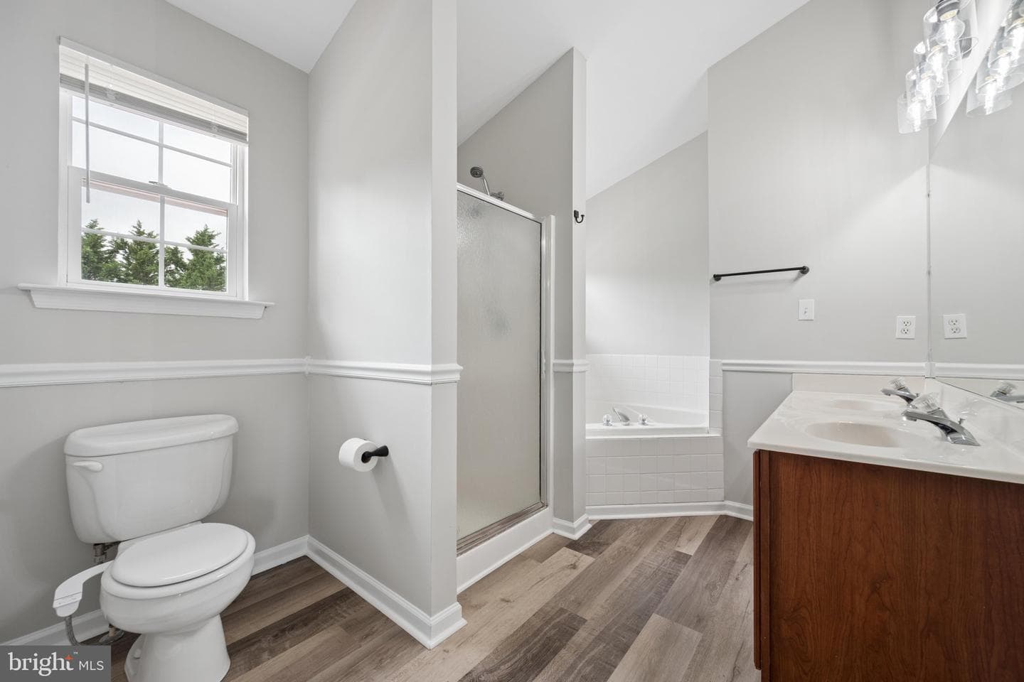207 Bentley Street photo 43