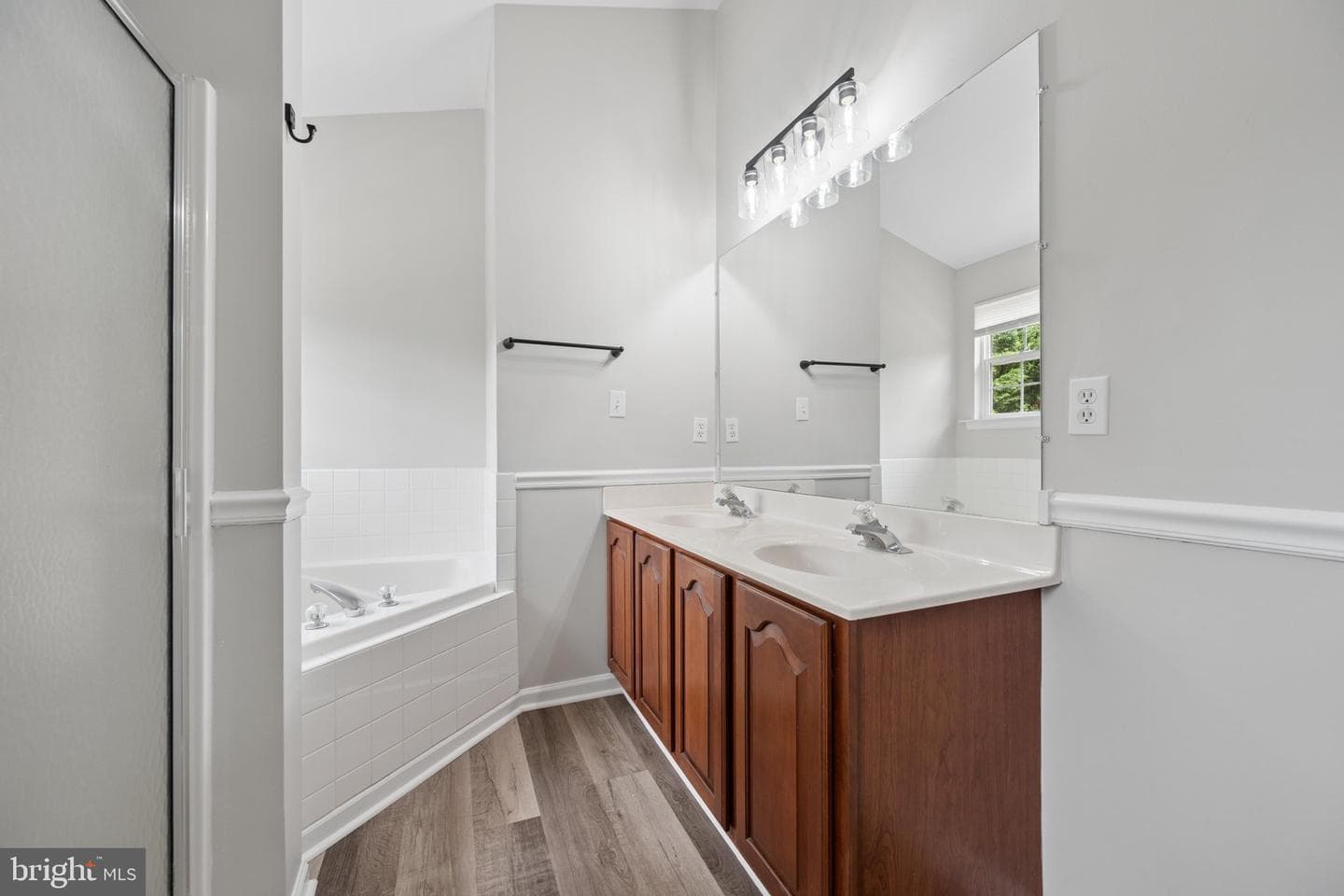 207 Bentley Street photo 45