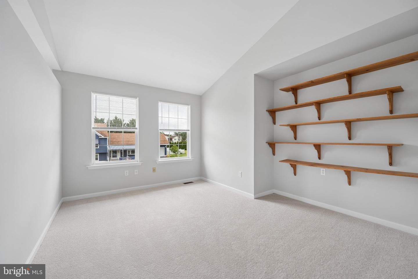 207 Bentley Street photo 47