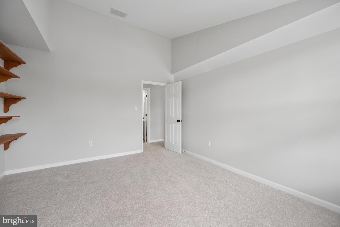 207 Bentley Street photo 48