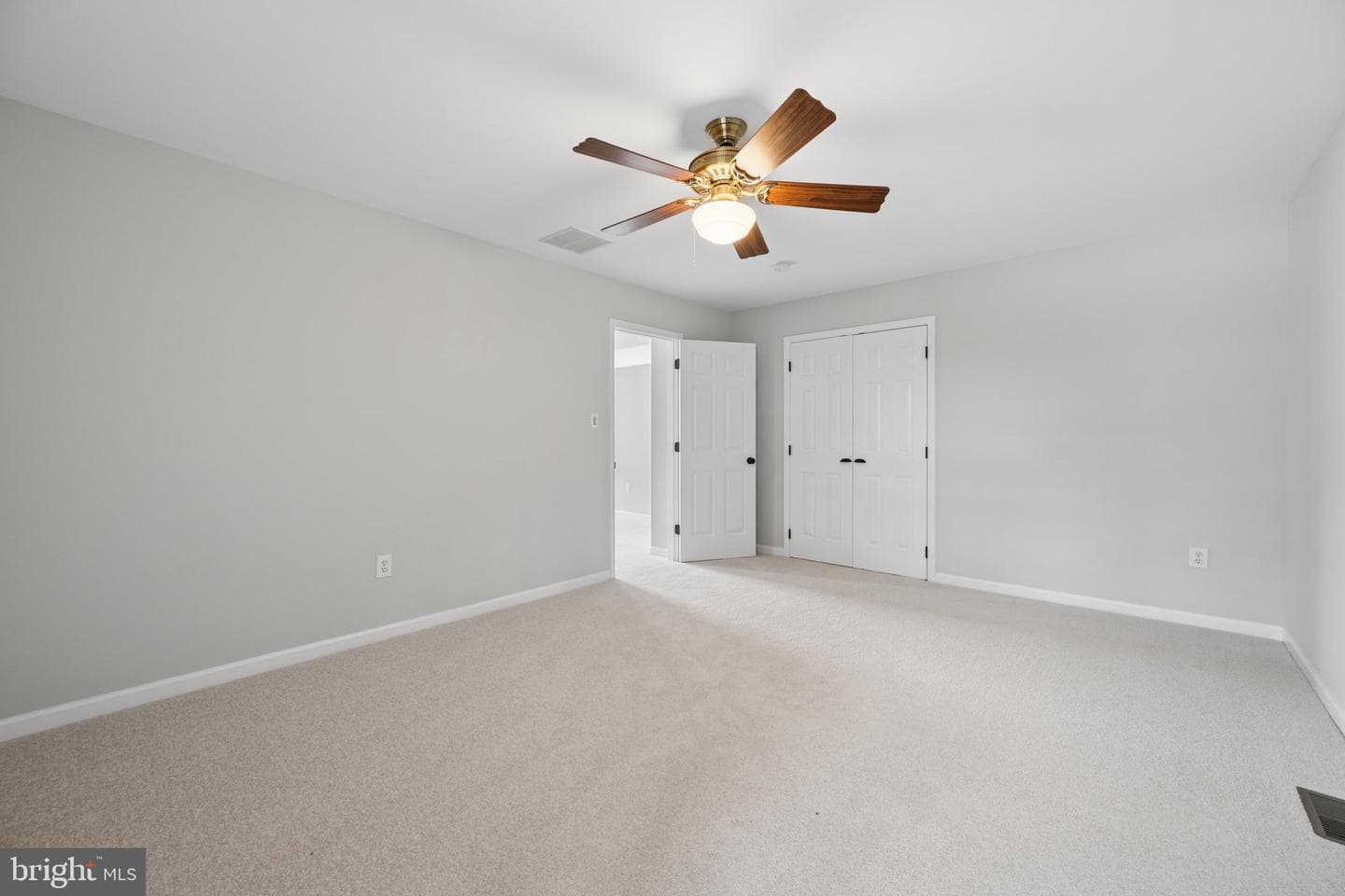 207 Bentley Street photo 55