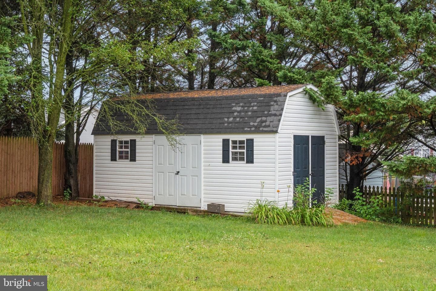 207 Bentley Street photo 76
