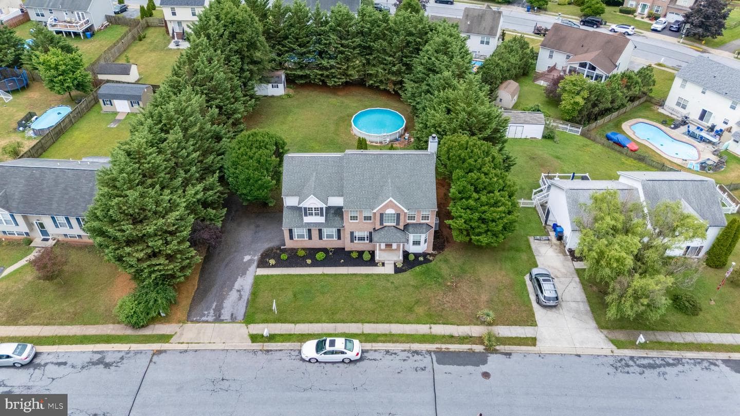 207 Bentley Street photo 90