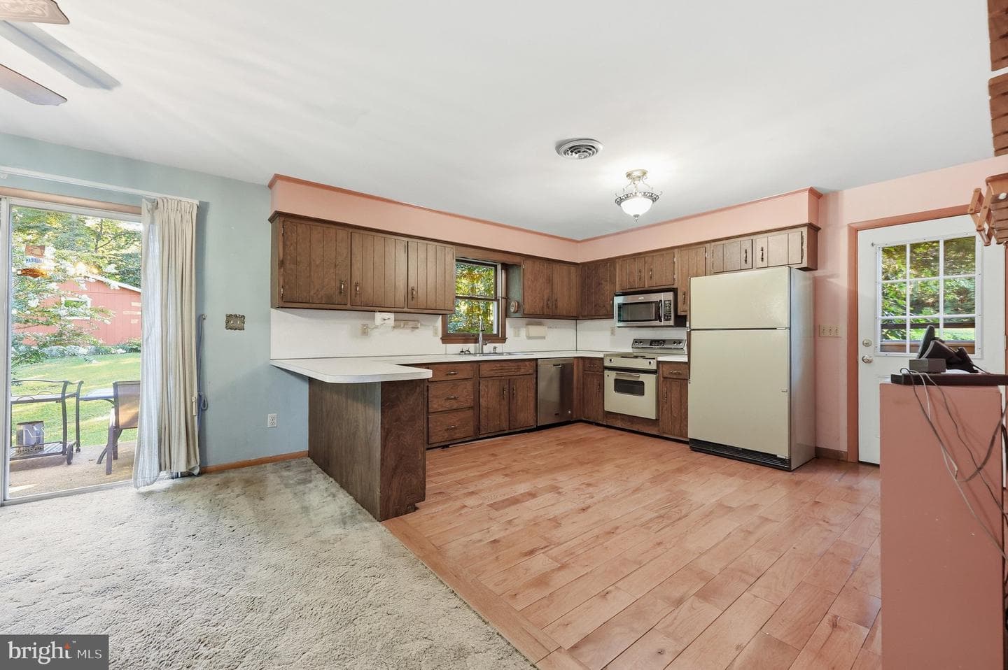1812 W Liberty Road photo 12