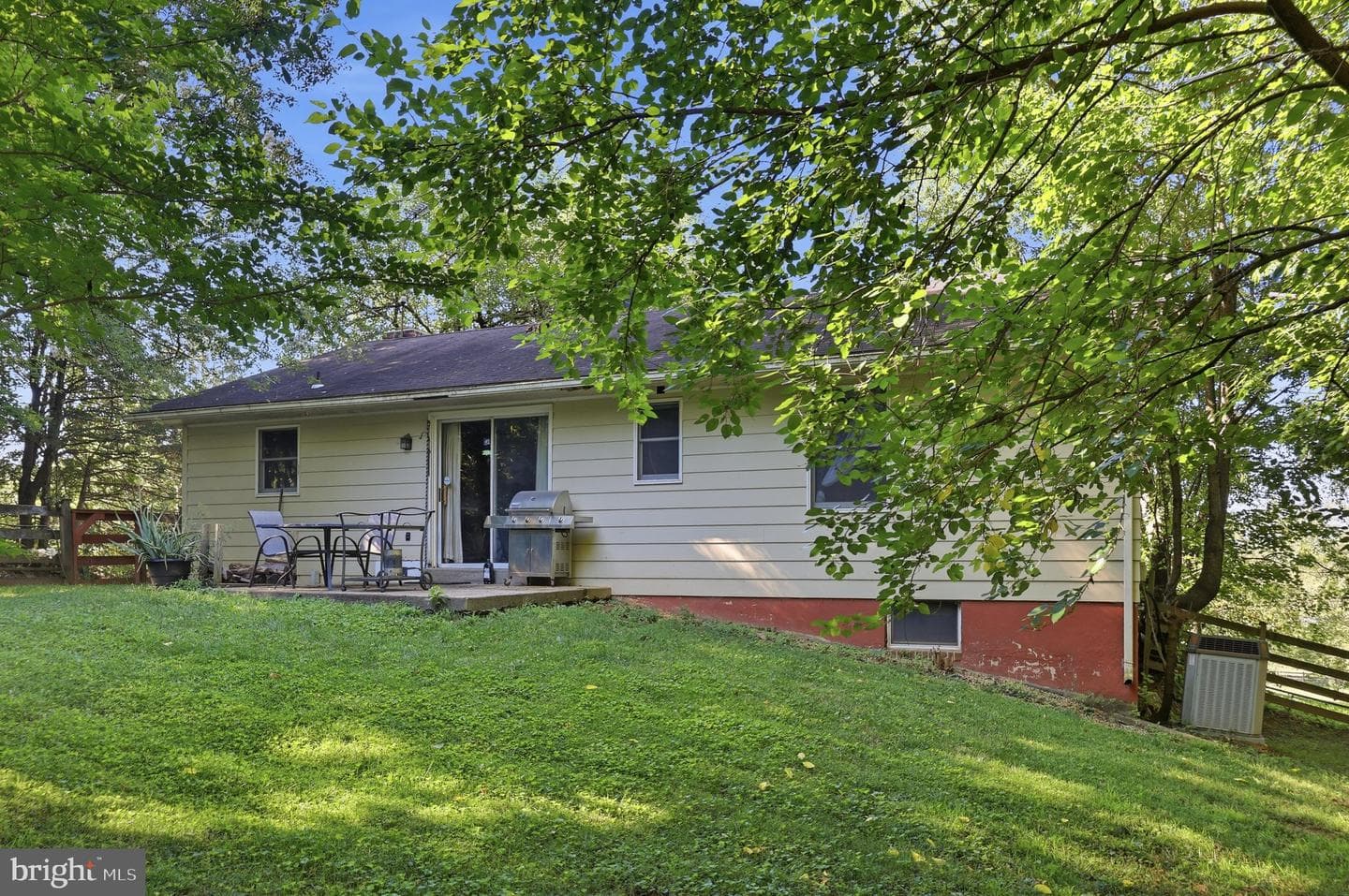 1812 W Liberty Road photo 48