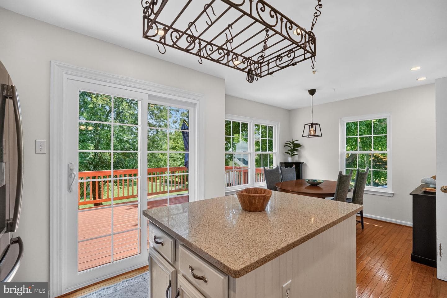 1383 Walkabout #36 photo 9