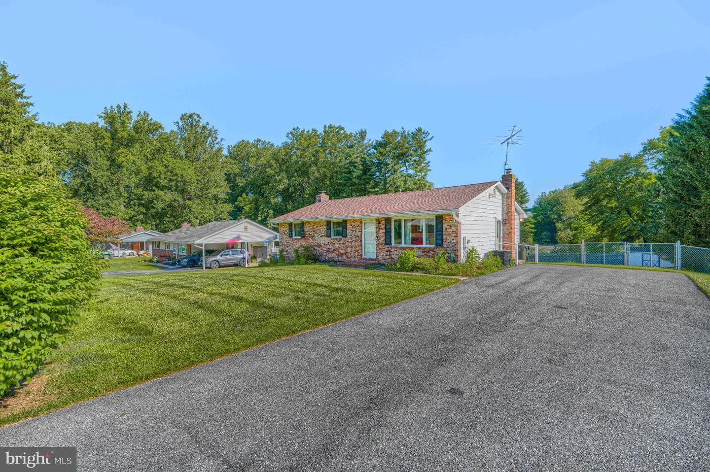 1520 Woodridge Lane photo 3