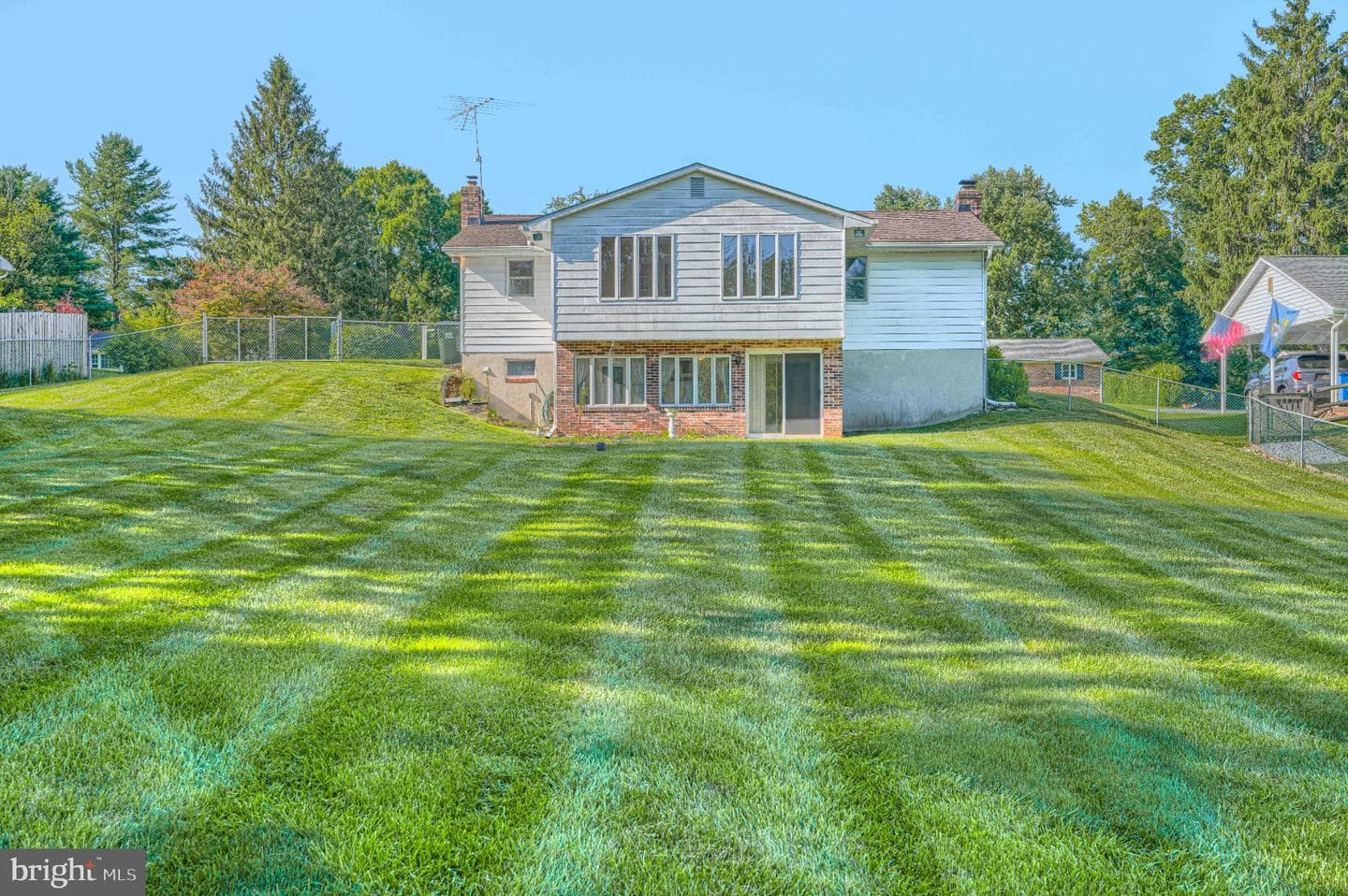 1520 Woodridge Lane photo 8