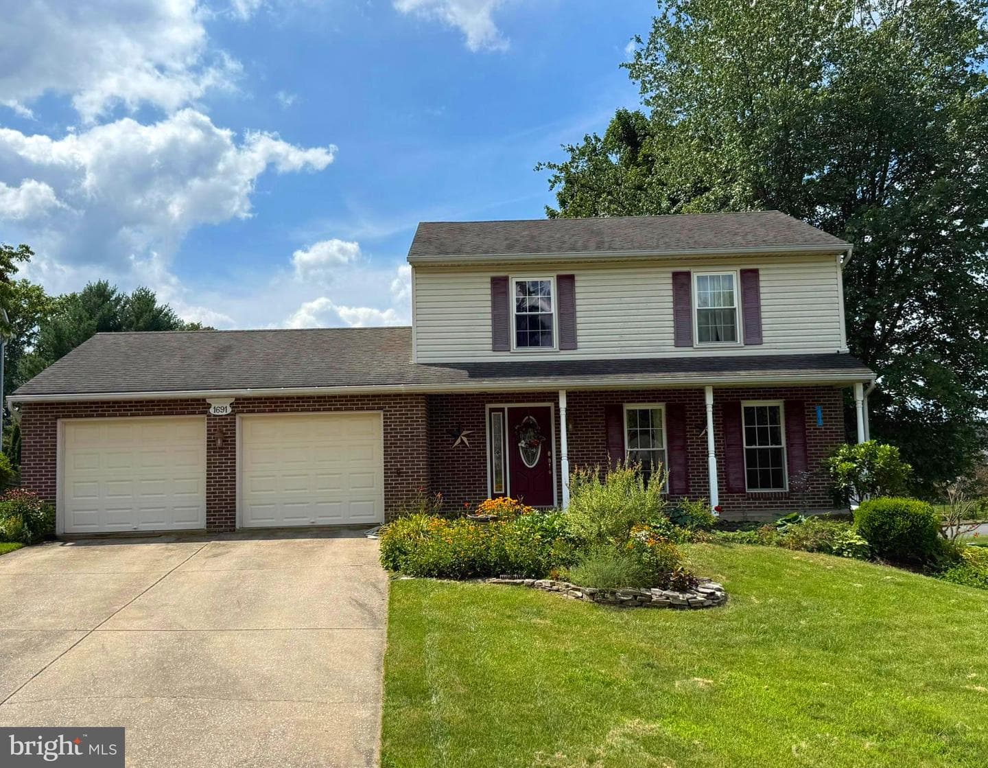 1691 Brimfield Circle photo 1