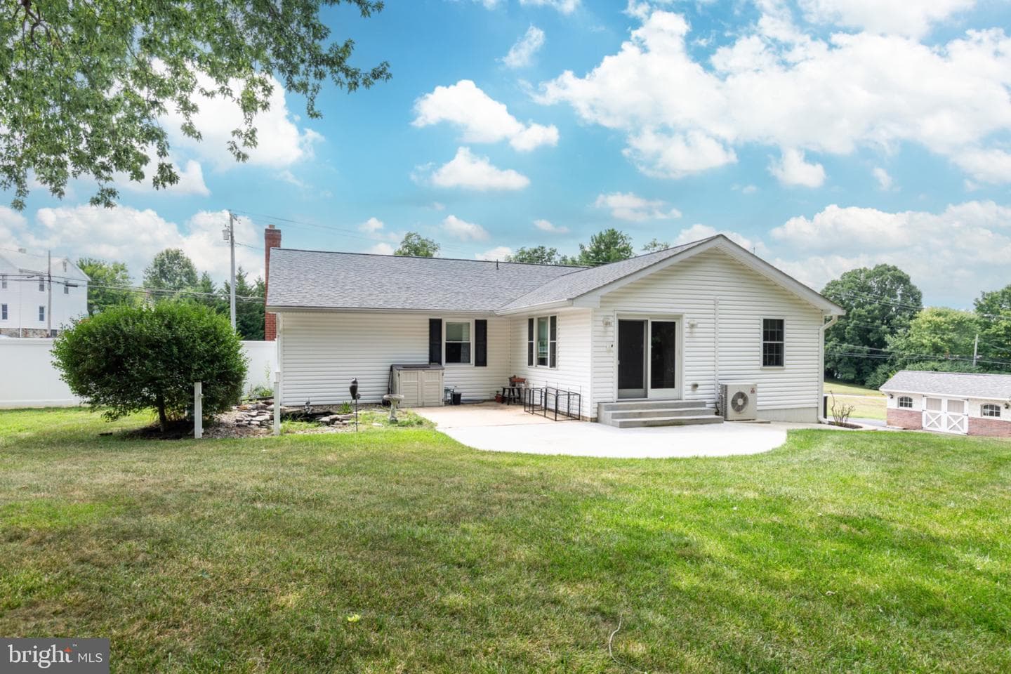 544 Uniontown Road photo 3