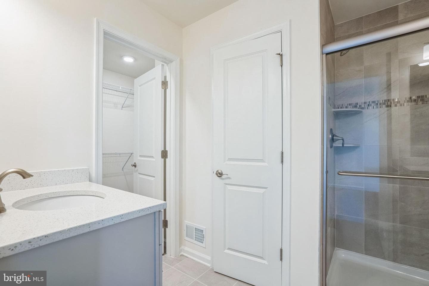 304 Riverside Lane photo 12