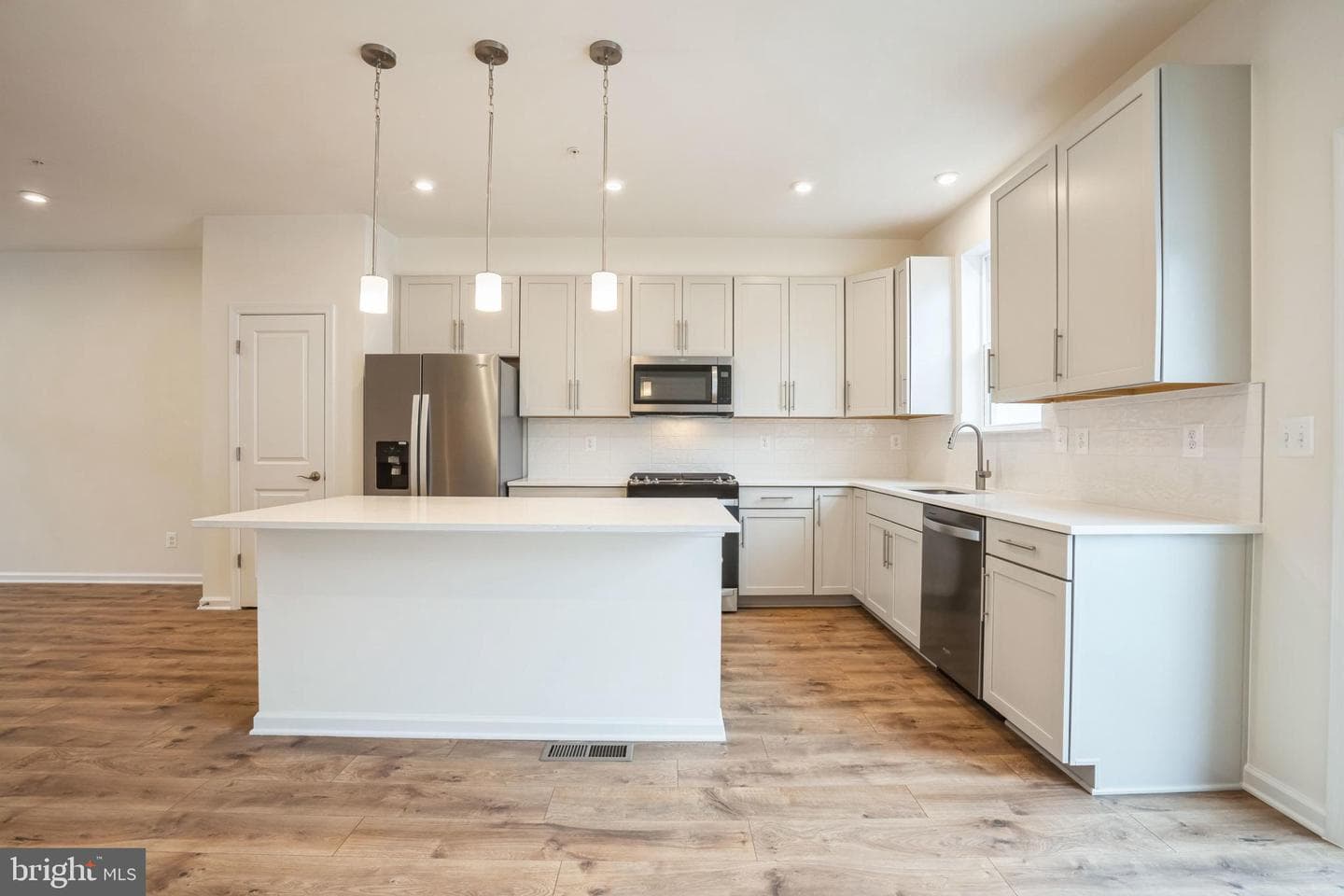 304 Riverside Lane photo 4