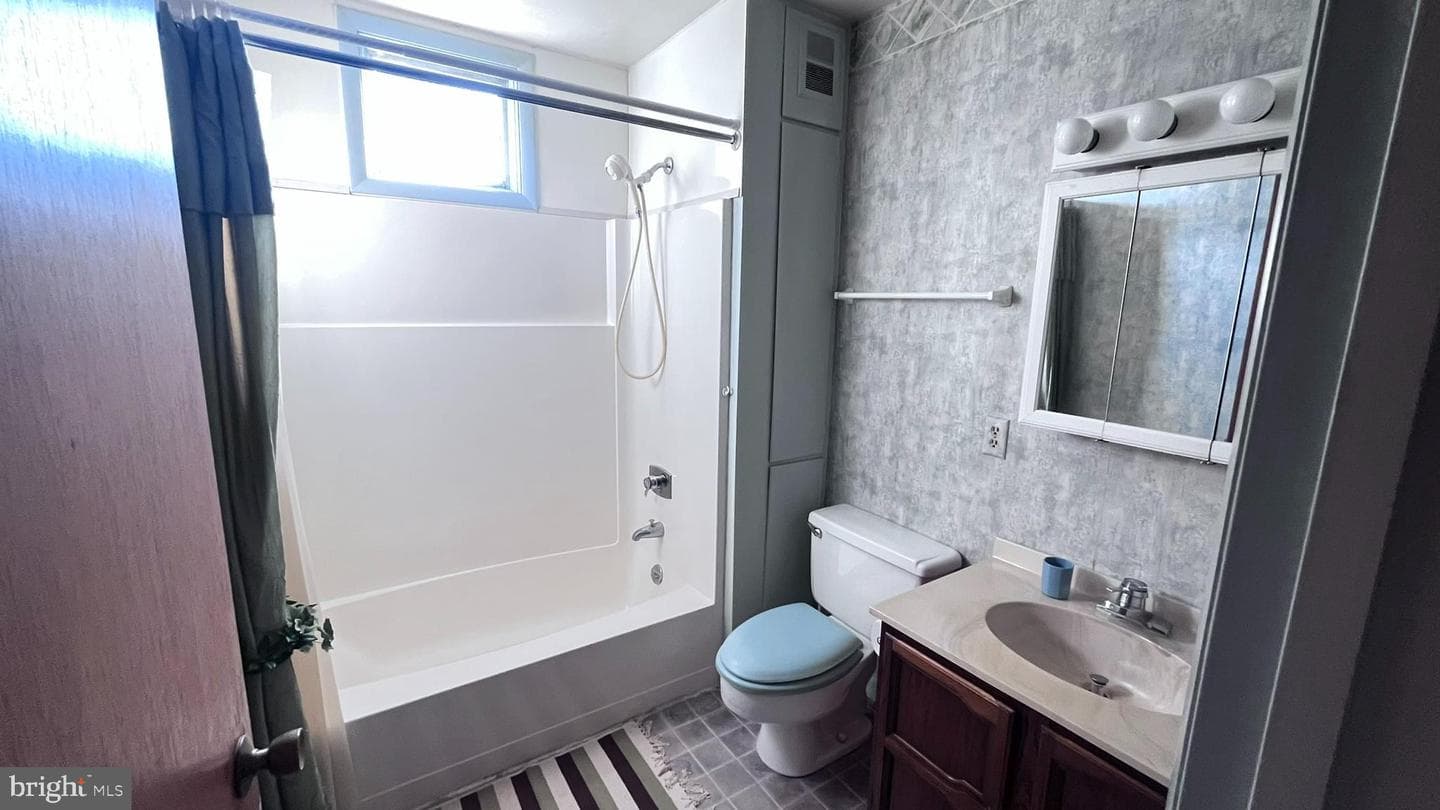1716 Hudson Road photo 23