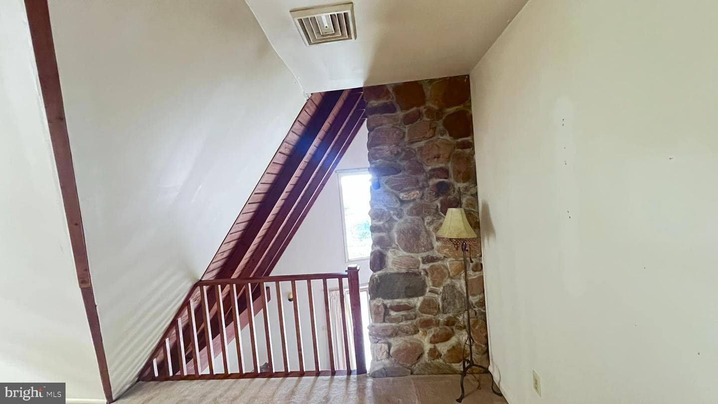 1716 Hudson Road photo 27
