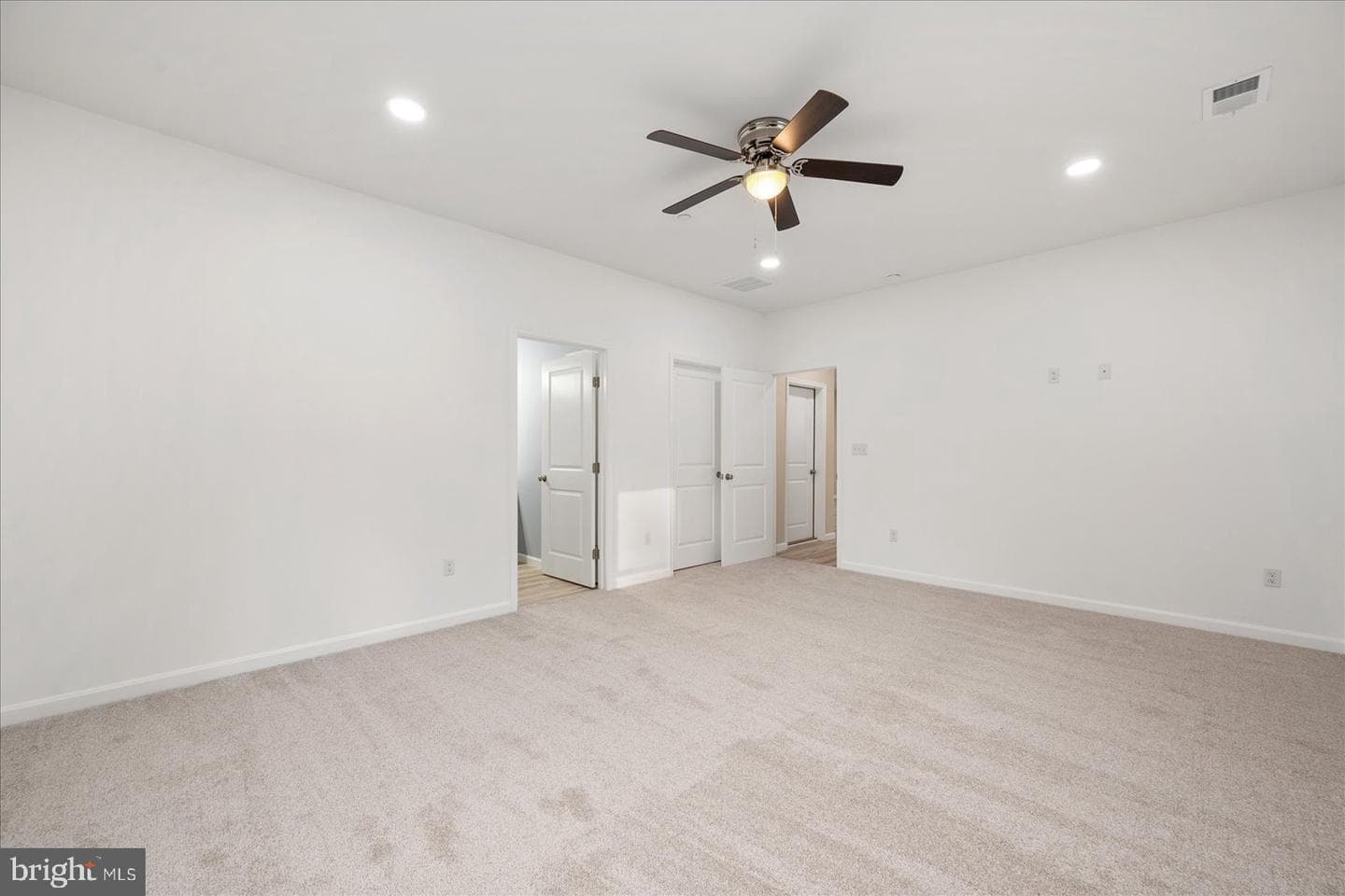 6259 Solomons Circle photo 4