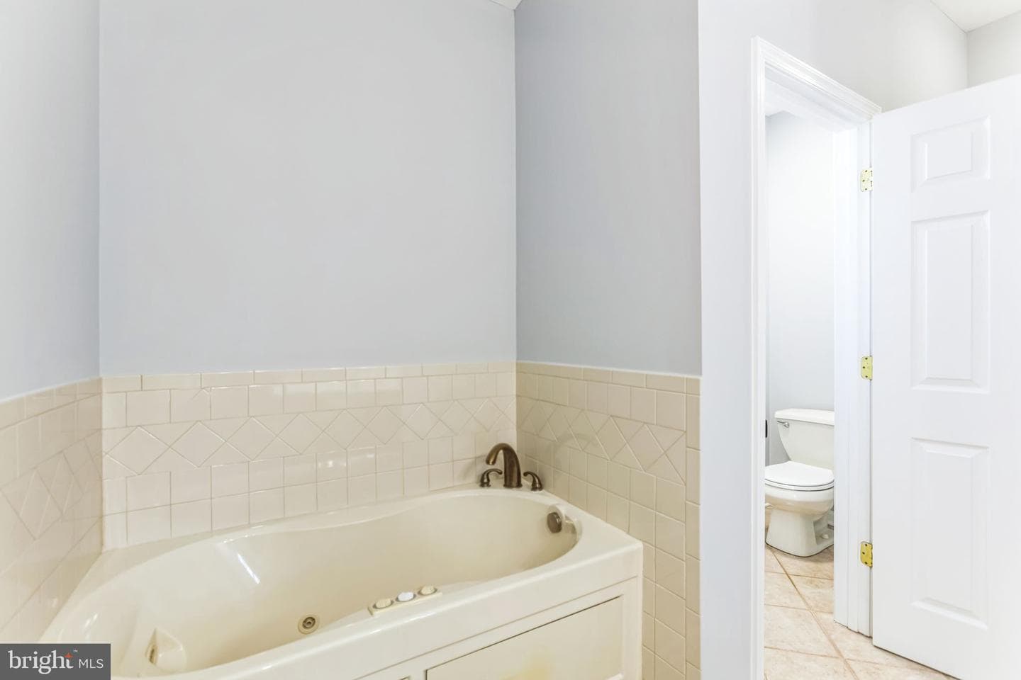 1520 Glasgow Street photo 20