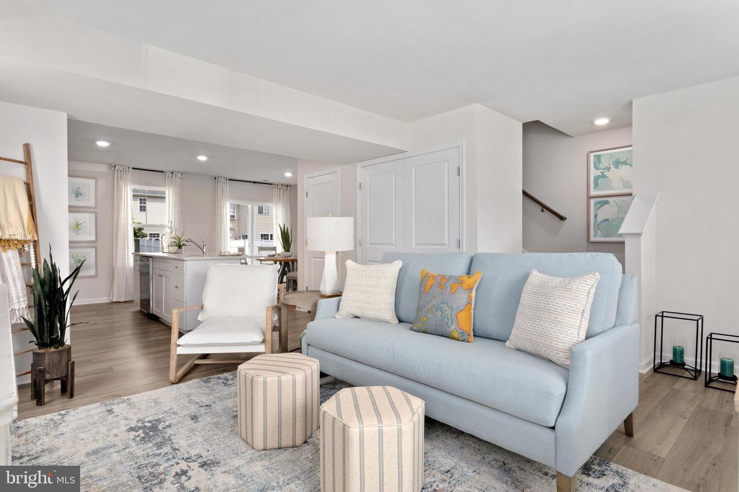 811 Blue Wing Court photo 3