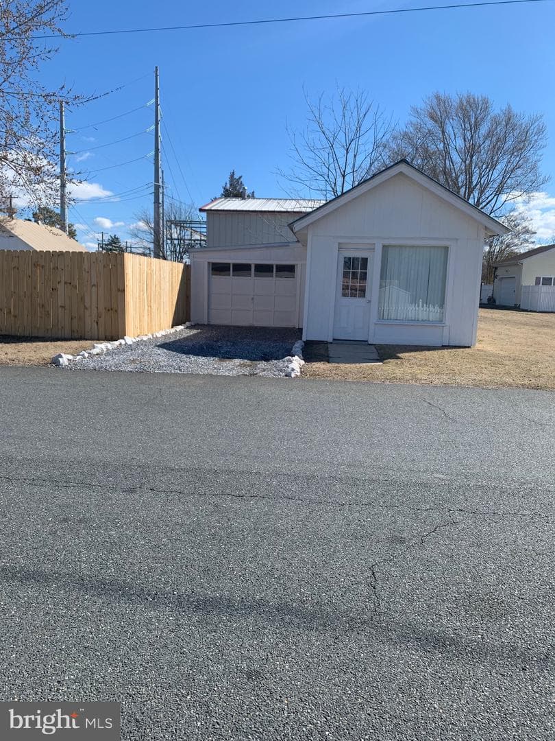 308 Boundary Avenue photo 3
