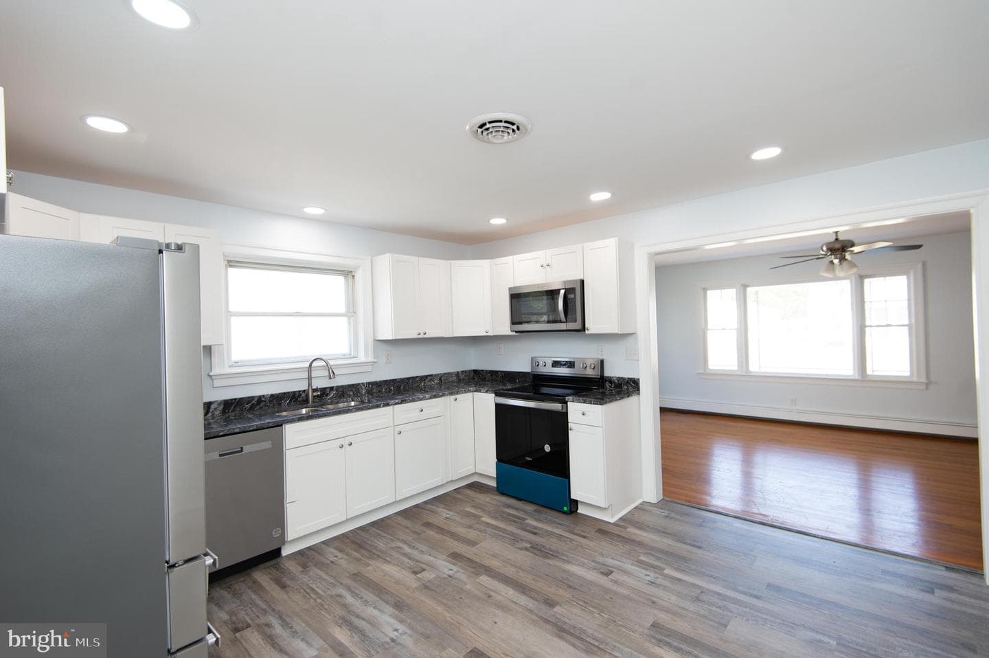 412 E Appleby Avenue photo 9
