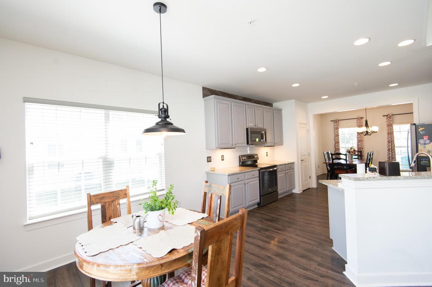 304 Regulator Drive S photo 12