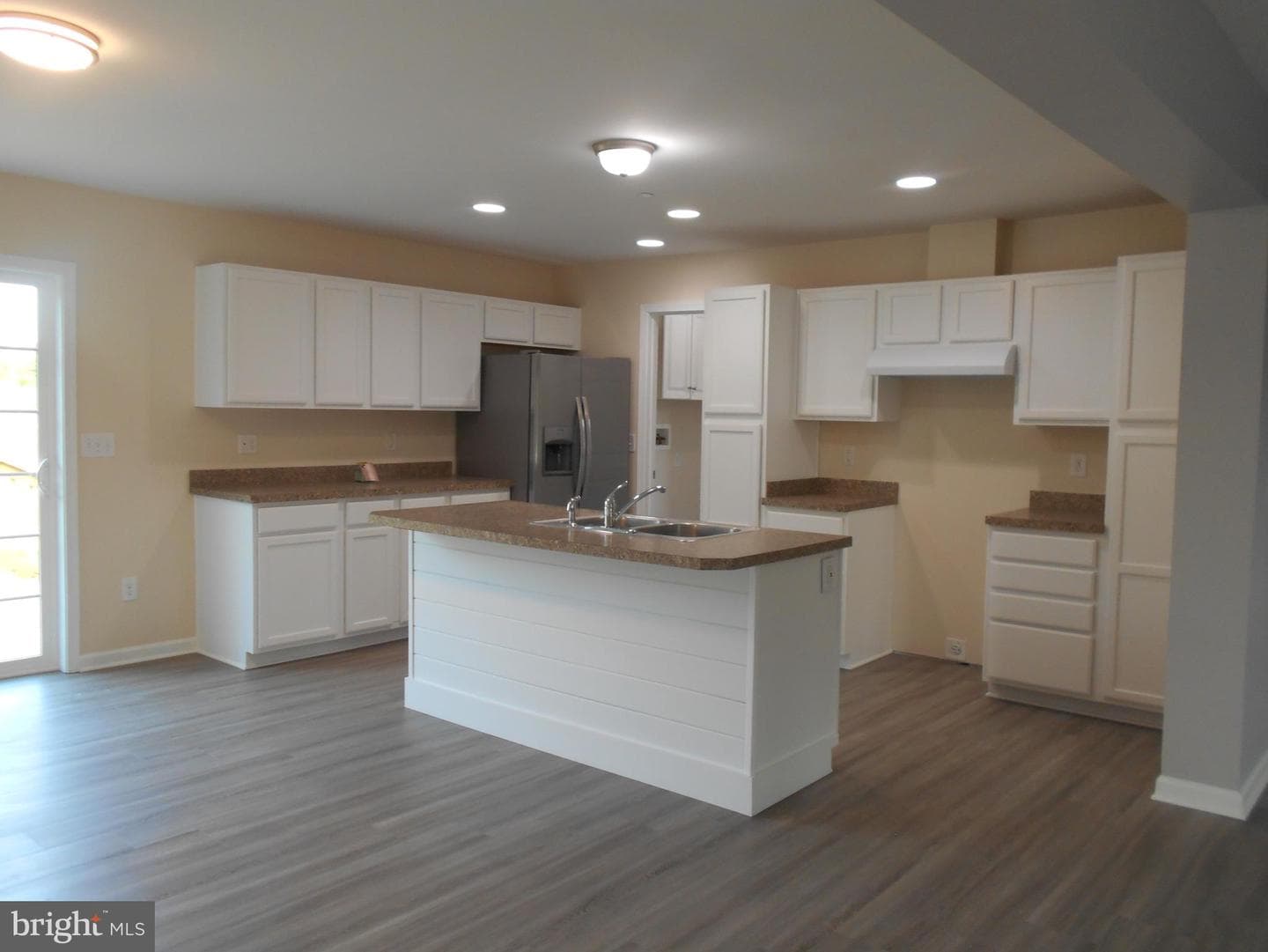 6271 Solomons Circle photo 4