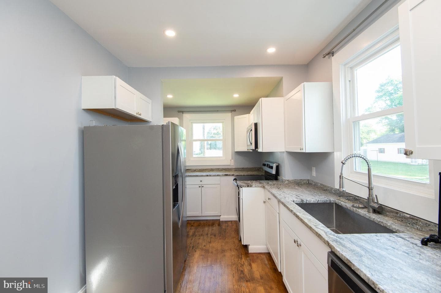 417 Bayly Avenue photo 10