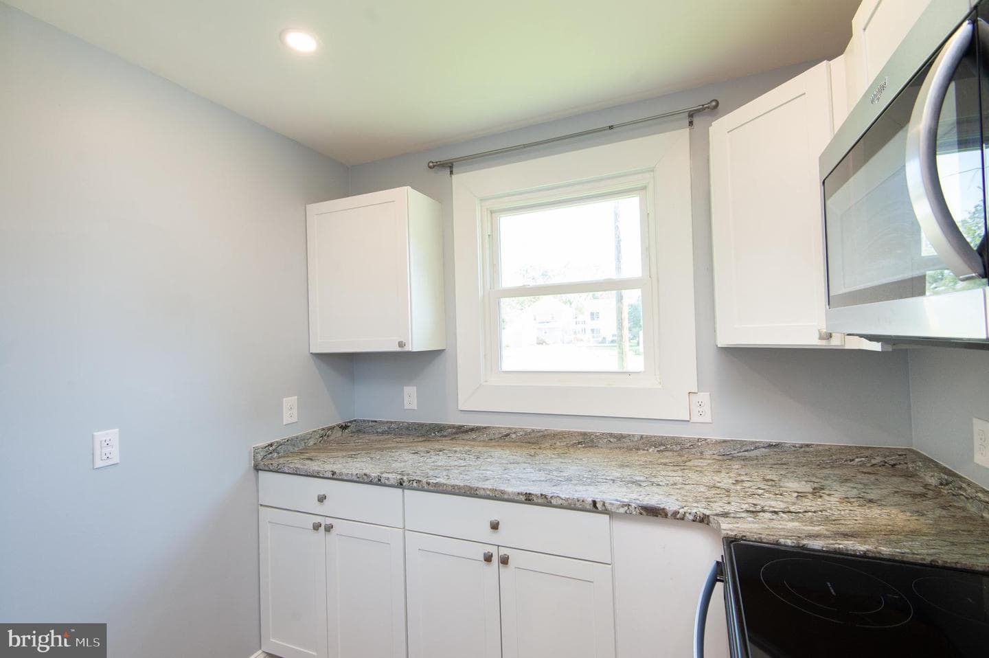 417 Bayly Avenue photo 12