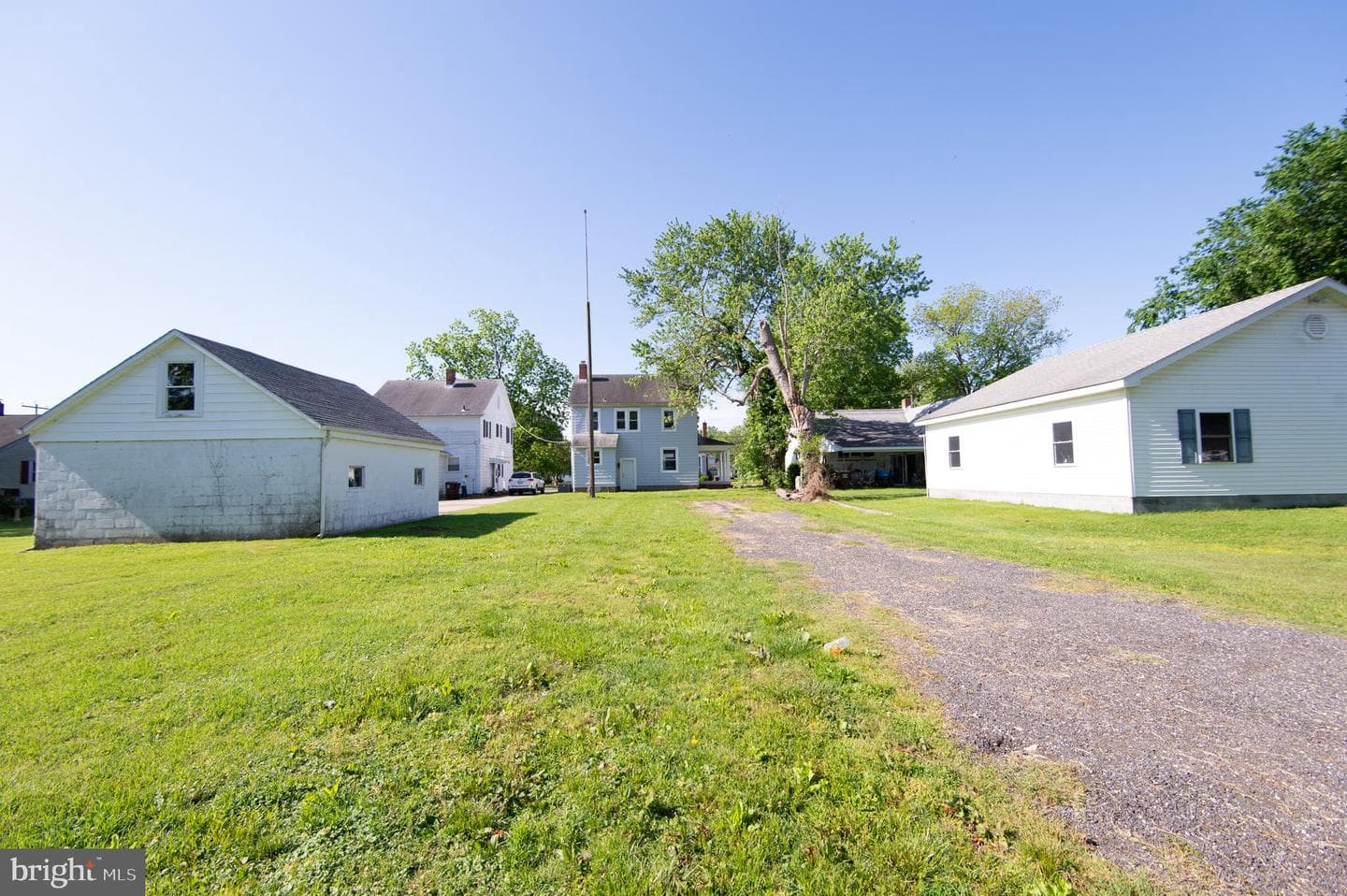417 Bayly Avenue photo 40